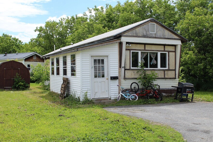 More Photos Of 50 Davis St, Presque Isle Multifamily For Sale