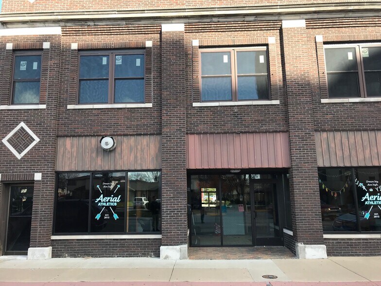 Primary Photo Of 215 Court St, Pekin Office For Sale