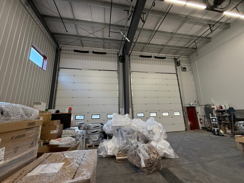 More Photos Of 40 Queensland Cres, Red Deer County Warehouse For Lease