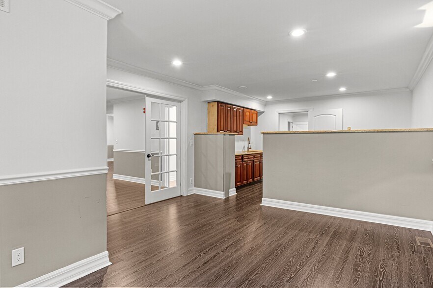 More Photos Of 352 Monmouth Rd, Millstone Township Office For Lease