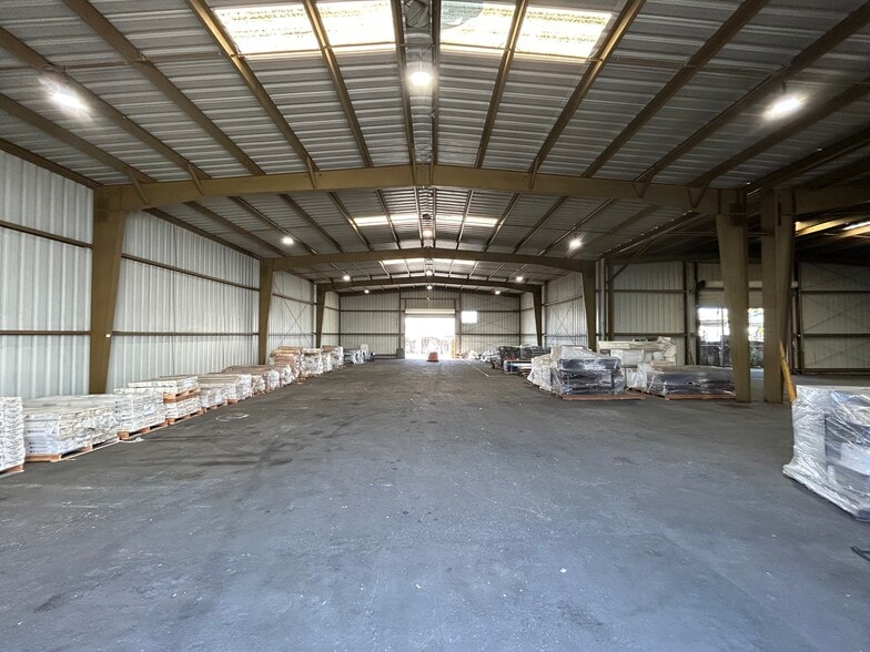 More Photos Of 11640 Hart St, North Hollywood Warehouse For Lease