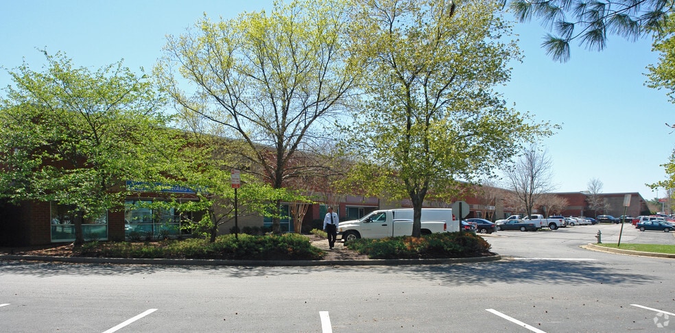 More Photos Of 2501-2555 Mechanicsville Tpke, Richmond Light Distribution For Lease