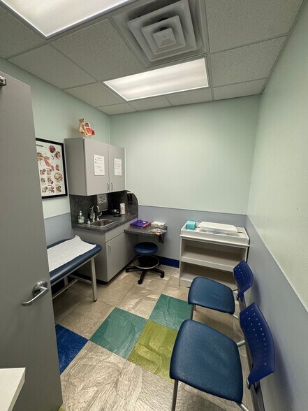 More Photos Of 3131 S Center St, Arlington Medical For Lease
