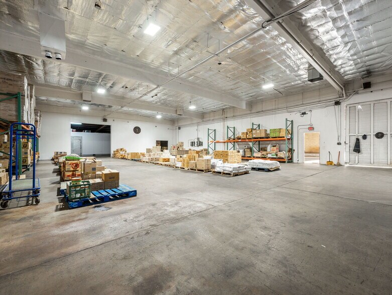 More Photos Of 4239 N 40th Ave, Phoenix Warehouse For Lease