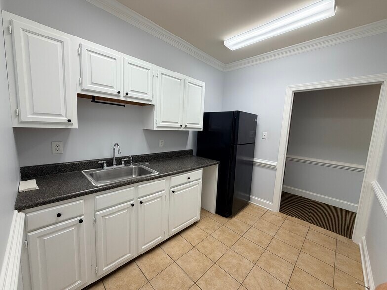 More Photos Of 211 E Six Forks Rd, Raleigh Loft Creative Space For Sale