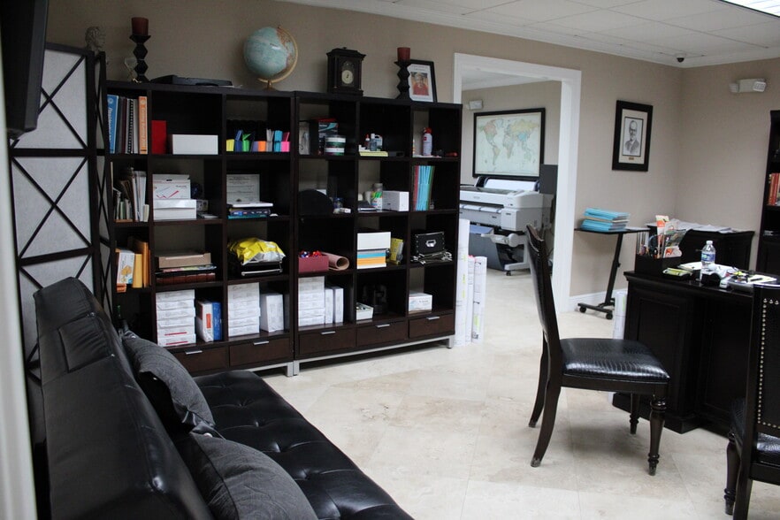 More Photos Of 2731 Vista Pky, West Palm Beach Showroom For Sale