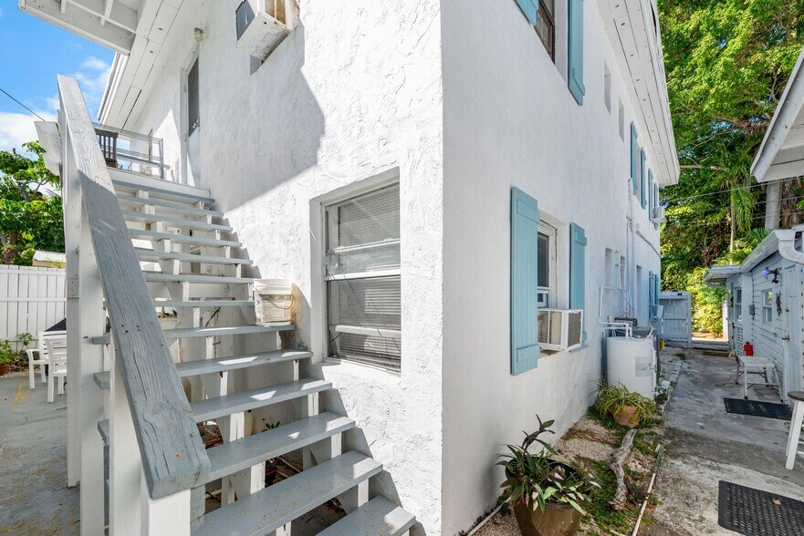 More Photos Of 709 Whitmarsh Ln, Key West Apartments For Sale