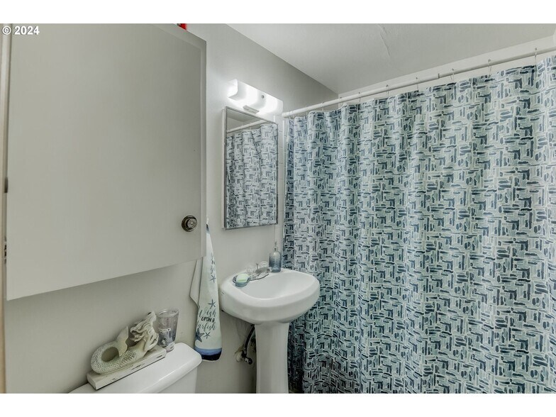 More Photos Of 611 SE 139th Ave, Portland Apartments For Sale
