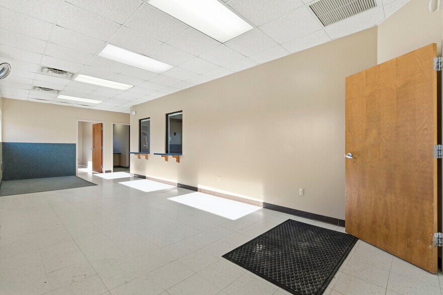 More Photos Of 1612 N Osteopathy, Kirksville Office For Sale