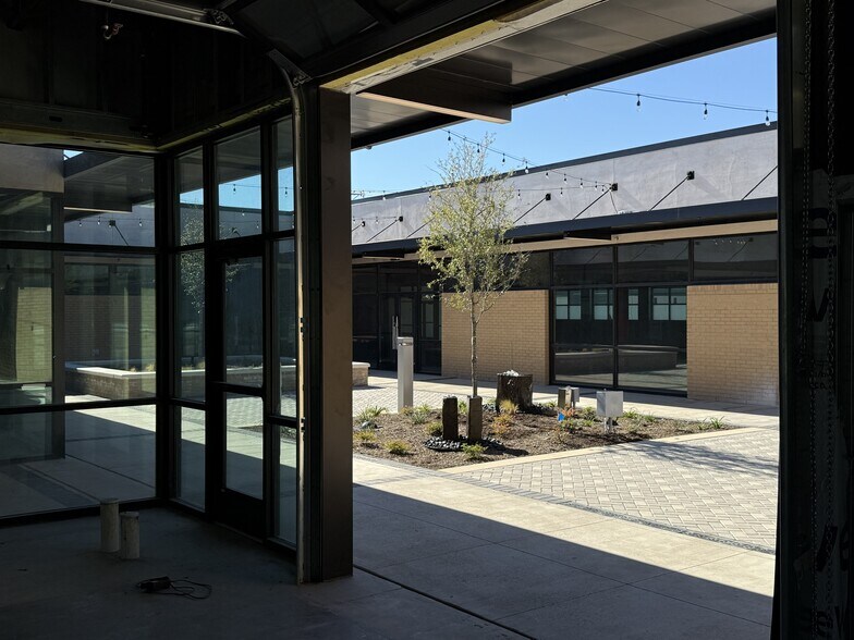 More Photos Of 1937 Irving Blvd, Dallas Showroom For Lease