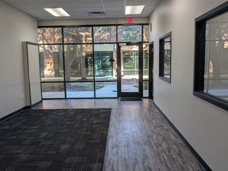More Photos Of 12276 San Jose Blvd, Jacksonville Coworking Space