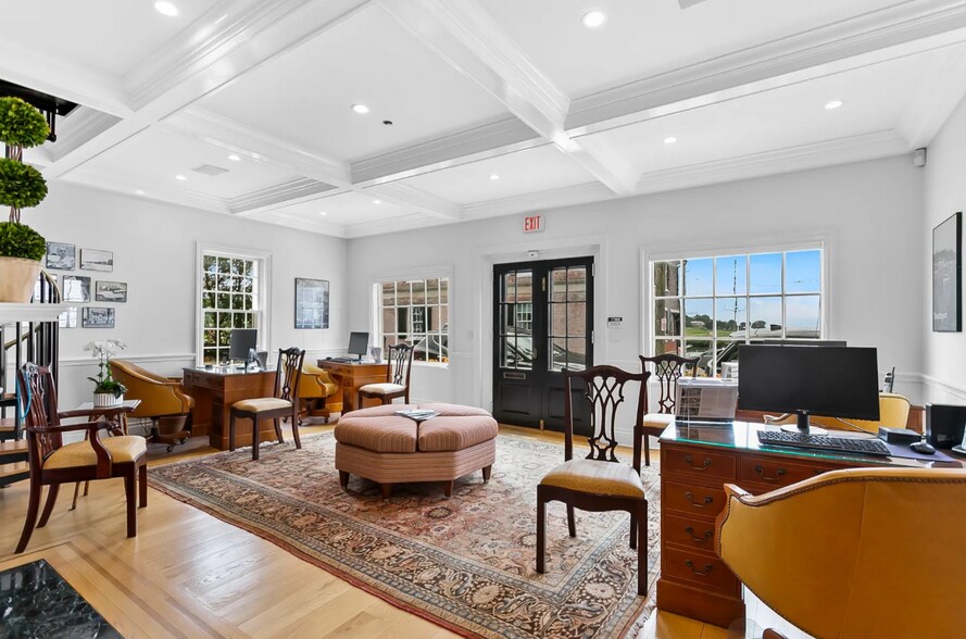 More Photos Of 656 Harbor Rd, Southport Office For Lease