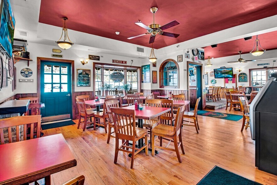 More Photos Of 33 Orange Ave, Walden Restaurant For Sale