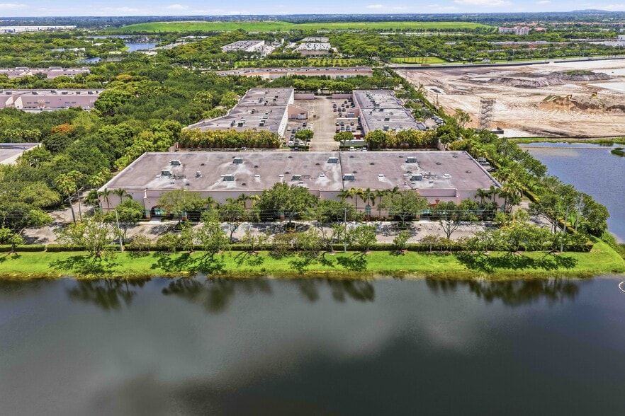 More Photos Of 2704-2784 Executive Way, Miramar Warehouse For Lease