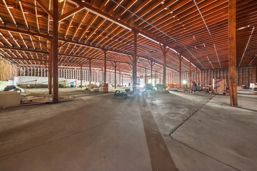More Photos Of 237 Loretta St, Greeneville Industrial For Sale