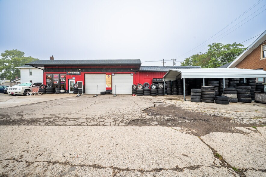 More Photos Of 312 E 14th St, Anderson Auto Repair For Sale