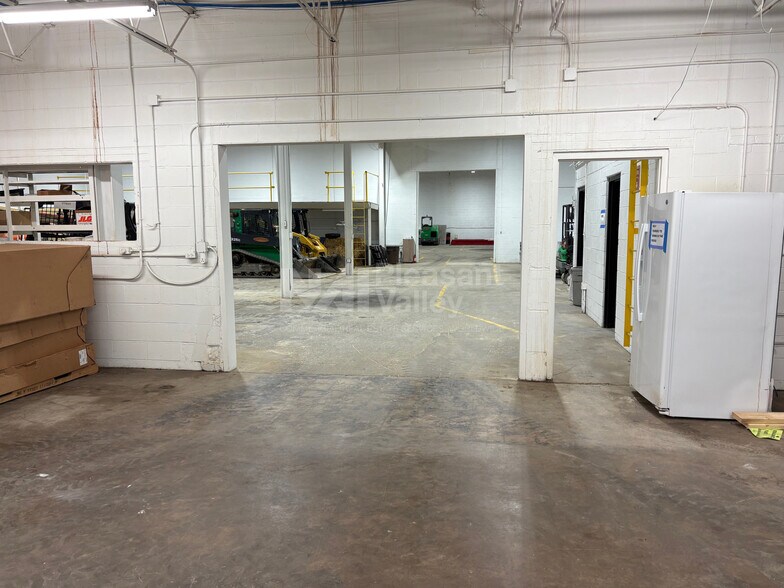 More Photos Of 1416 Piedmont Ave, Akron Manufacturing For Sale