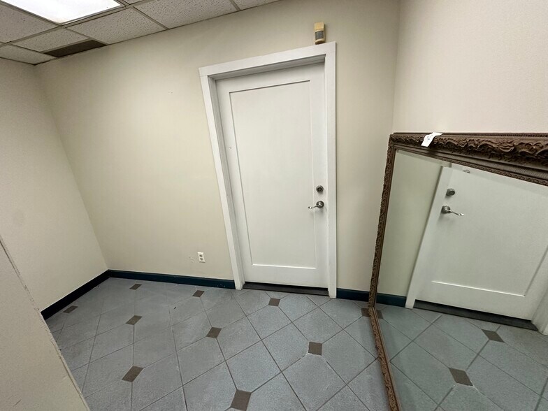 More Photos Of 4865 Arthur Kill Rd, Staten Island Warehouse For Sale