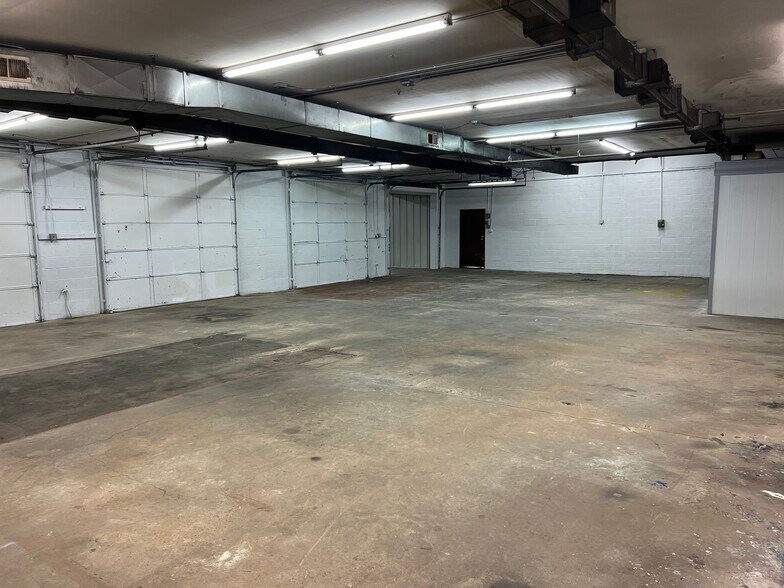 More Photos Of 69 Bagwell Mill Rd, Arden Warehouse For Lease
