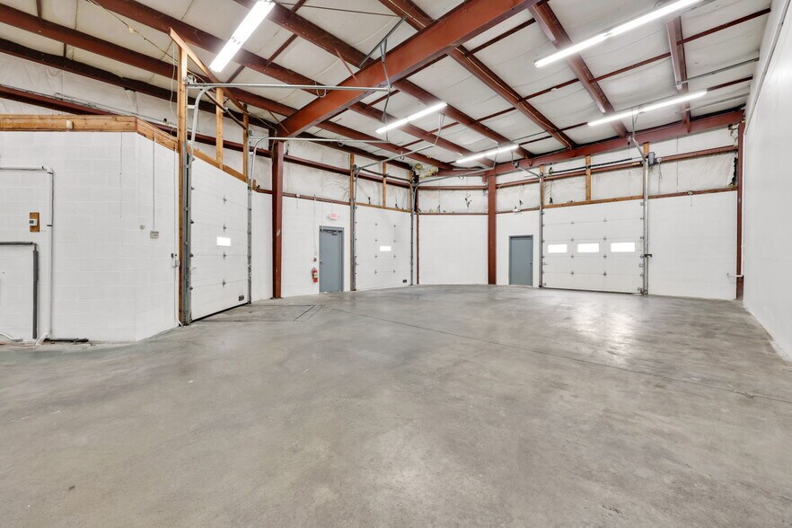 More Photos Of 179 Main St, Monroe Storefront For Lease