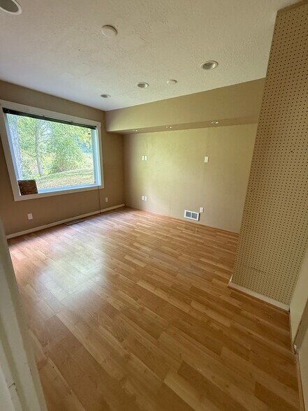 More Photos Of 28205 Hwy 3 NE, Poulsbo Office For Lease