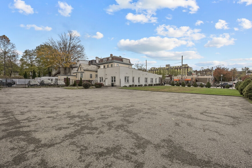Primary Photo Of 1102-1106 Main St, Peekskill Apartments For Sale