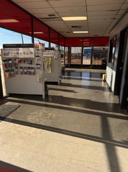 More Photos Of 1060 Grimmett Dr, Shreveport Distribution For Lease