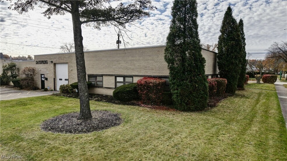 More Photos Of 422 S Green Rd, South Euclid Warehouse For Sale