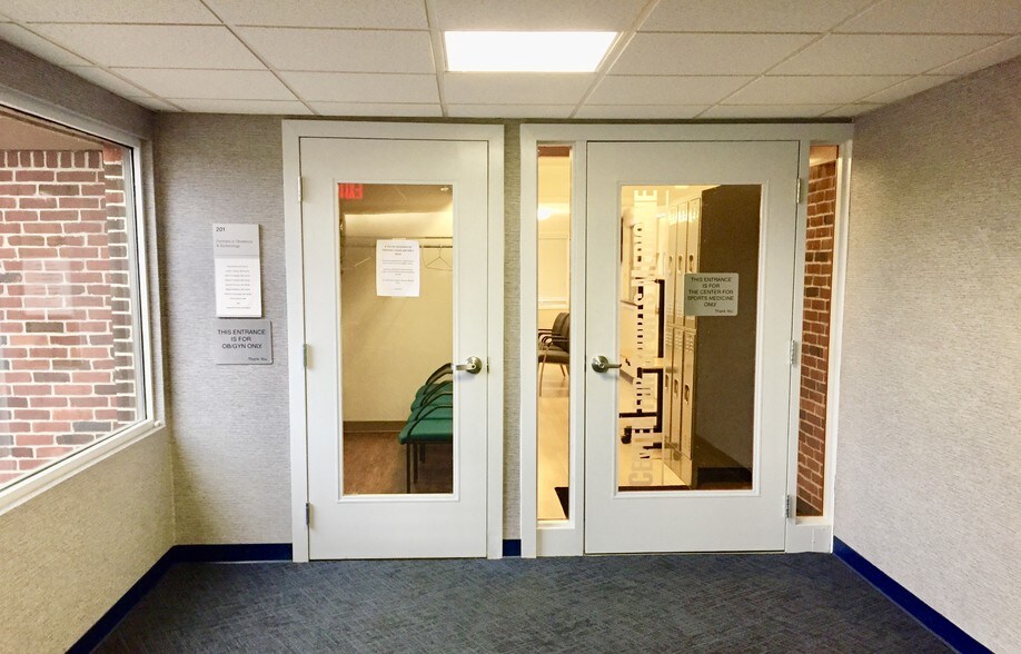 More Photos Of 1525 Wampanoag Trl, East Providence Medical For Lease