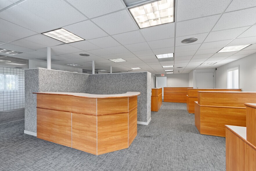 More Photos Of 247 Newbury St, Danvers Office For Lease