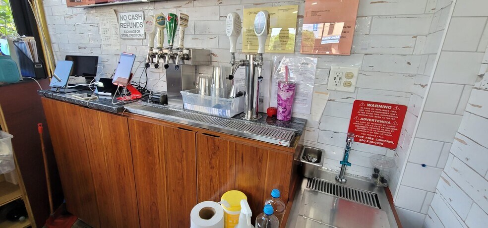 More Photos Of 3602 30th Ave, Astoria Restaurant For Lease