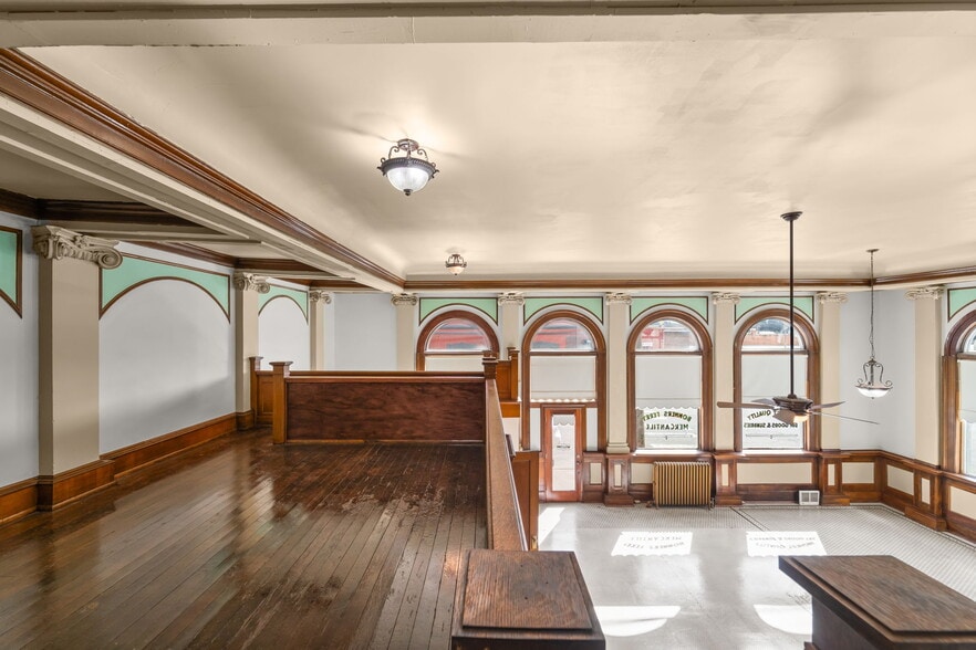 More Photos Of 102 Crosby St, Tekoa Flex For Sale