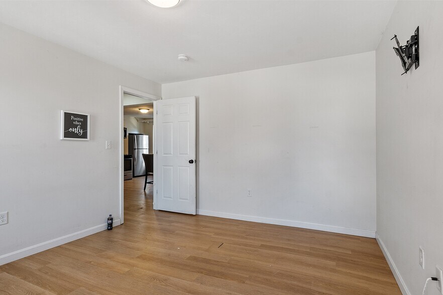 More Photos Of 13 Groton Pl, Worcester Apartments For Sale