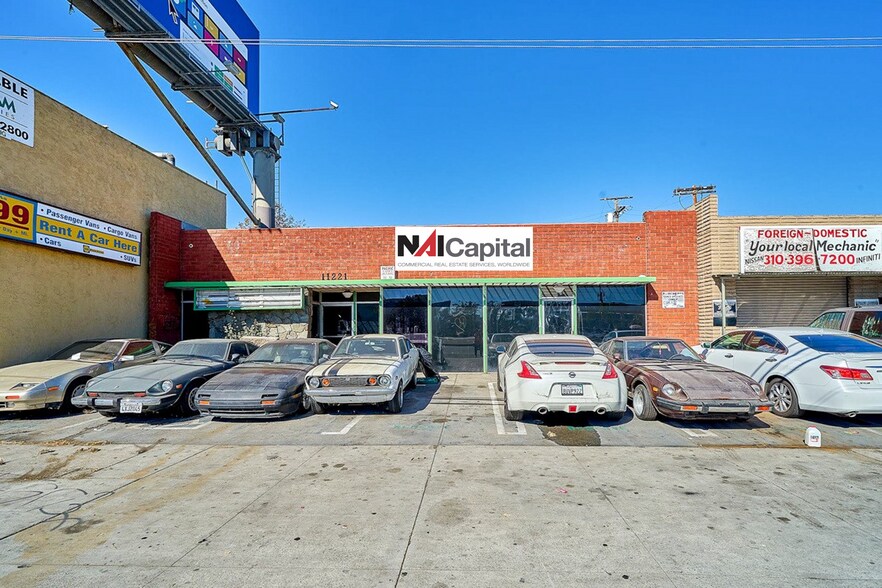 More Photos Of 11221 Venice Blvd, Los Angeles General Retail For Sale