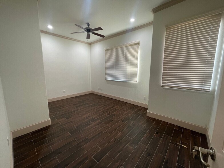 More Photos Of 1842 Snake River Rd, Katy Medical For Sale