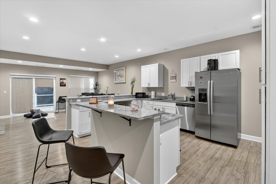 More Photos Of 26640 Orchard Lake Rd, Farmington Hills Apartments For Sale