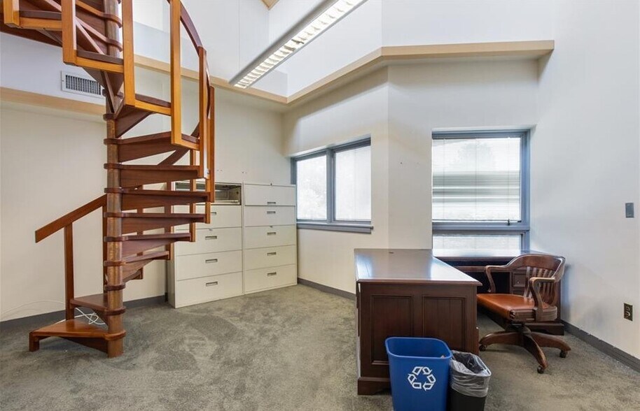 More Photos Of 301-305 Old Tarrytown Rd, White Plains Office For Lease