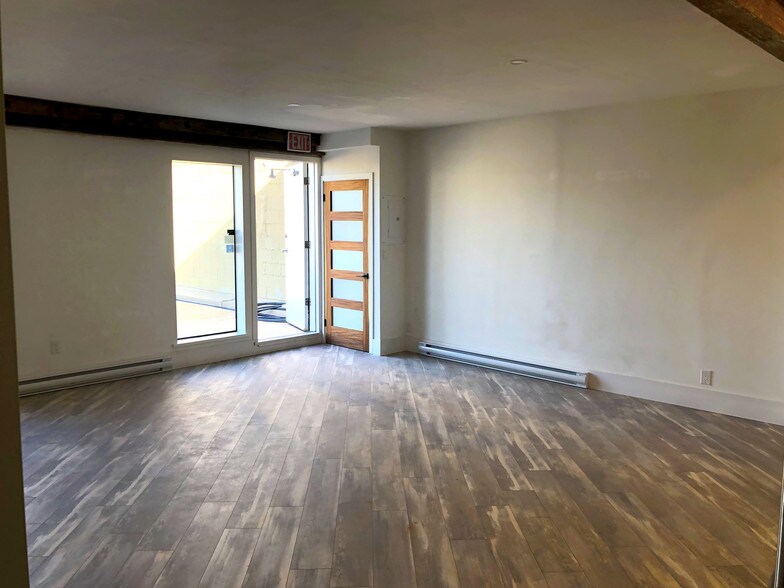 More Photos Of 117 W 6th Ave, Vancouver Light Distribution For Sale