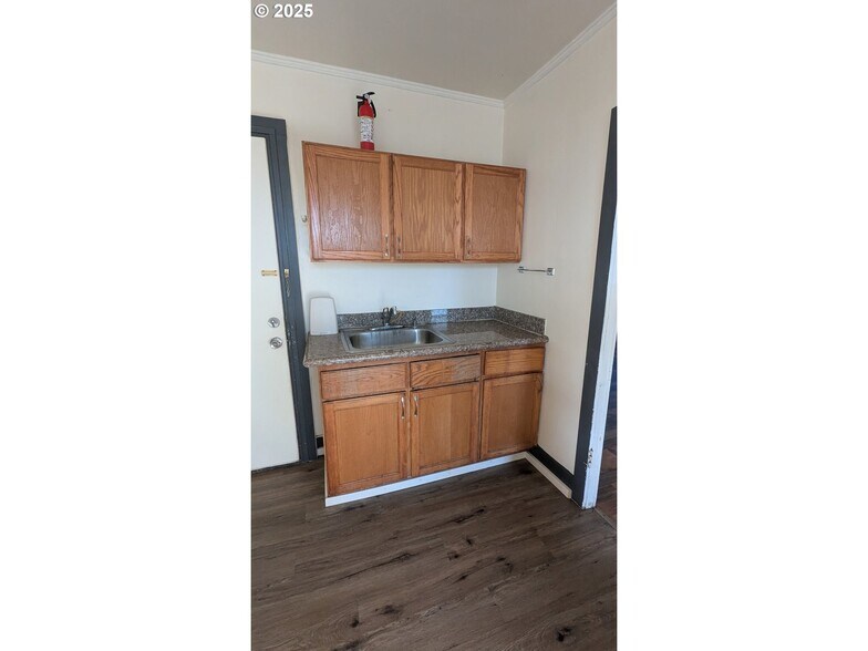 More Photos Of 935 Jackson St, Port Orford Apartments For Sale
