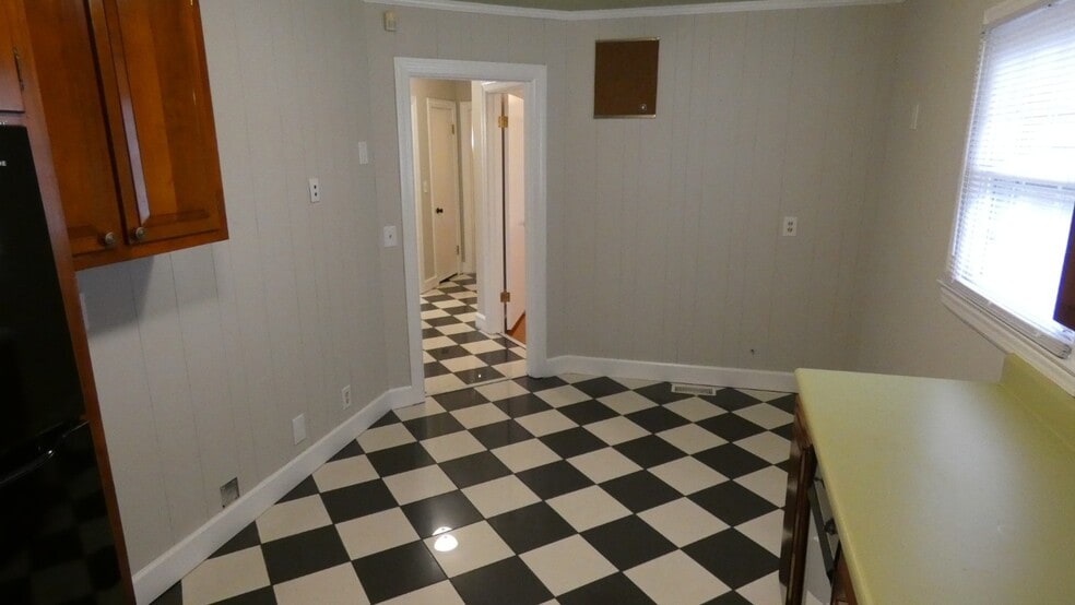 More Photos Of 2911 Middle Tennessee Blvd, Murfreesboro Office Residential For Lease