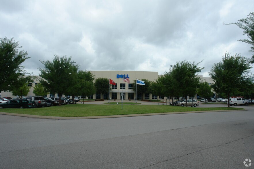 More Photos Of 2 Dell Pky, Nashville Distribution For Lease