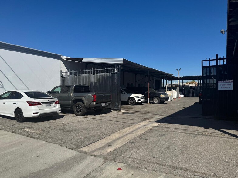More Photos Of 909 E Arlee Pl, Anaheim Warehouse For Lease