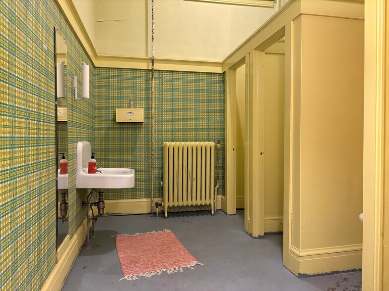 More Photos Of 902 E 1st St, Duluth Office For Sale