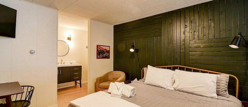 More Photos Of 207 Elm St, Leadville Hotel For Sale