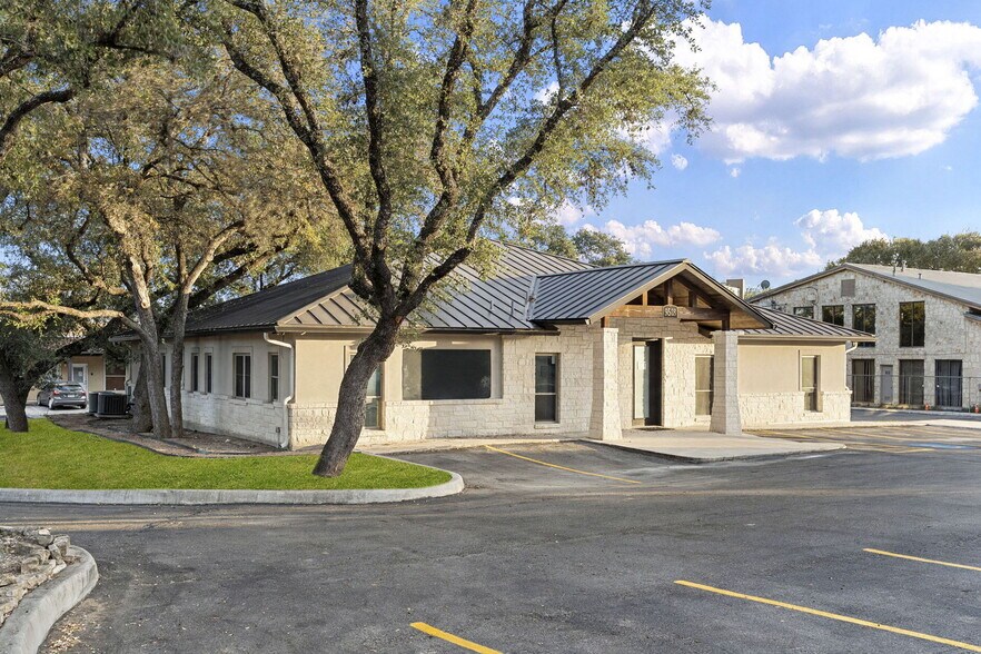 More Photos Of 9518 Tioga Dr, San Antonio Office For Sale