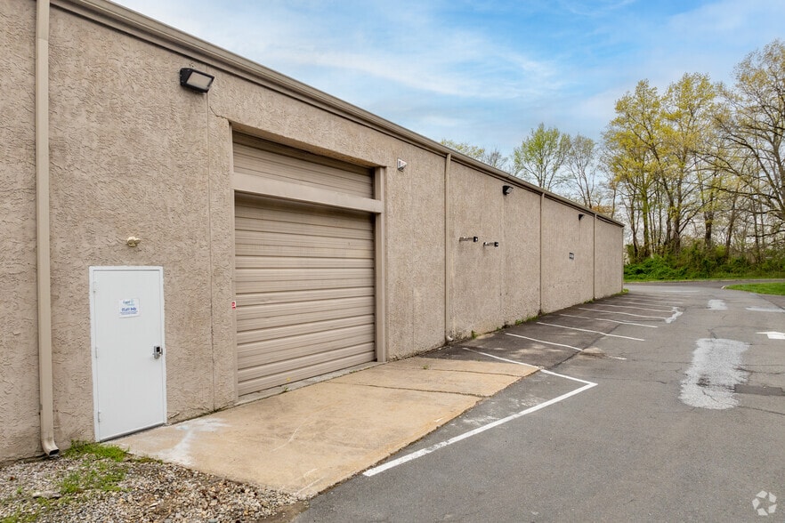 More Photos Of 4054 Quakerbridge Rd, Mercerville Light Distribution For Sale