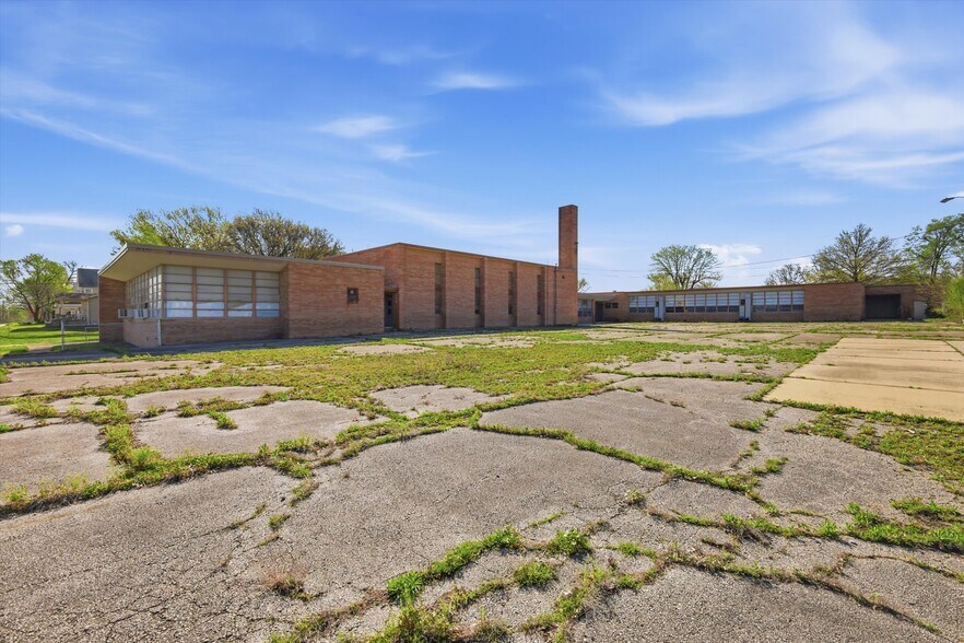 More Photos Of 1009 W Pacific, Osawatomie Schools For Sale