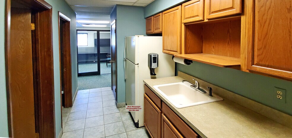 More Photos Of 11320 Distribution Ave E, Jacksonville Manufacturing For Lease