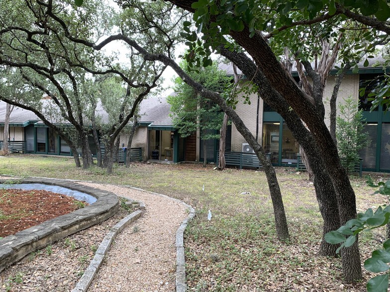 More Photos Of 2525 Wallingwood Dr, Austin Unknown For Lease
