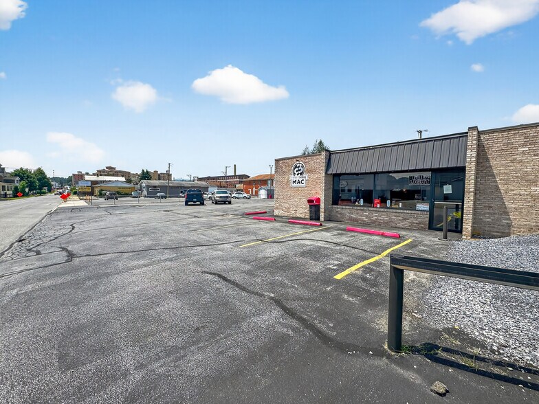 More Photos Of 2206 7th Ave, Altoona Restaurant For Sale